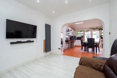 125 Gander Green Lane, Sutton, SM1 2EU