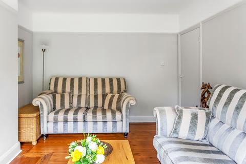 33 Fairway, Carshalton, SM5 4HR