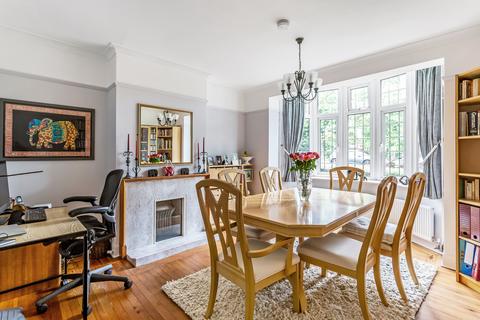33 Fairway, Carshalton, SM5 4HR