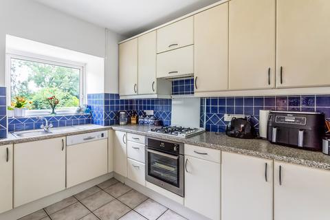 33 Fairway, Carshalton, SM5 4HR
