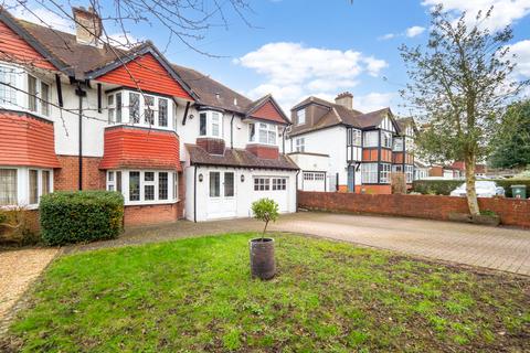 39 Fairway, Carshalton, SM5 4HR