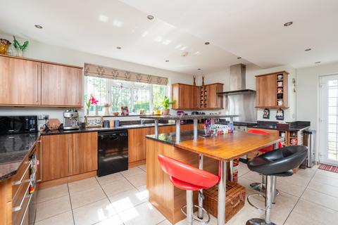 39 Fairway, Carshalton, SM5 4HR