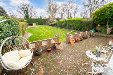 39 Fairway, Carshalton, SM5 4HR