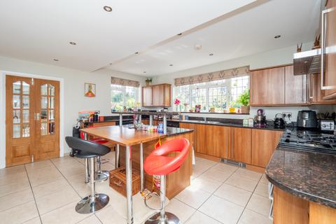 39 Fairway, Carshalton, SM5 4HR