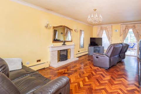 39 Banstead Road, Epsom, KT17 3HA