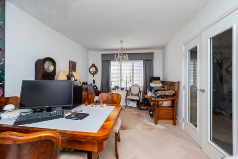 4 Fowey Place, Sutton, SM2 6FA
