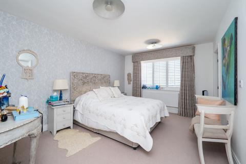 4 Fowey Place, Sutton, SM2 6FA