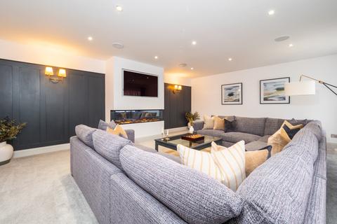 32 The Dene, Cheam, Sutton, SM2 7EG