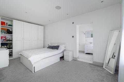 32 The Dene, Cheam, Sutton, SM2 7EG