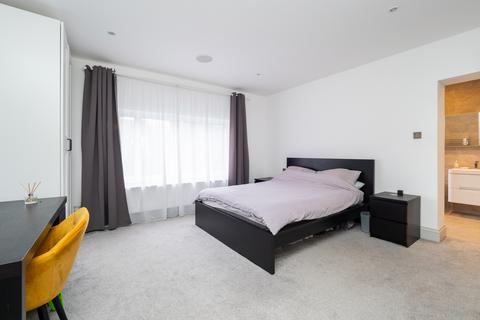 32 The Dene, Cheam, Sutton, SM2 7EG