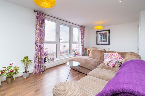 2 bedroom penthouse for sale, Yoga Way, Worcester Park KT4