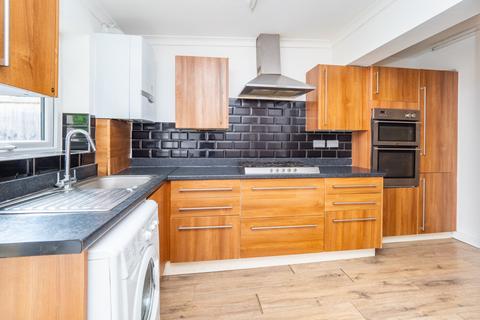 11 The Hawthorns, Epsom, KT17 2QA