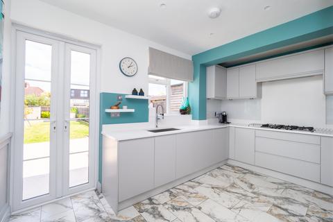 26 Dundela Gardens, Worcester Park, KT4 8UB