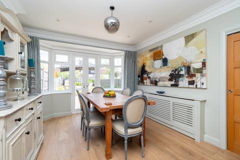 26 Dundela Gardens, Worcester Park, KT4 8UB
