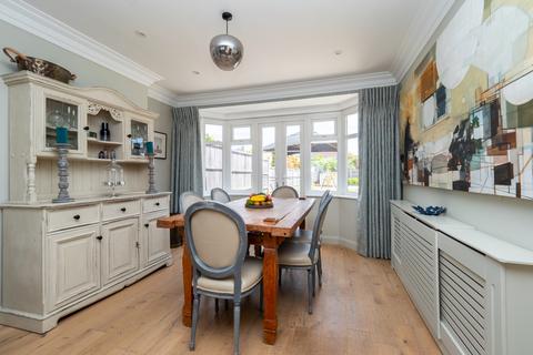 26 Dundela Gardens, Worcester Park, KT4 8UB