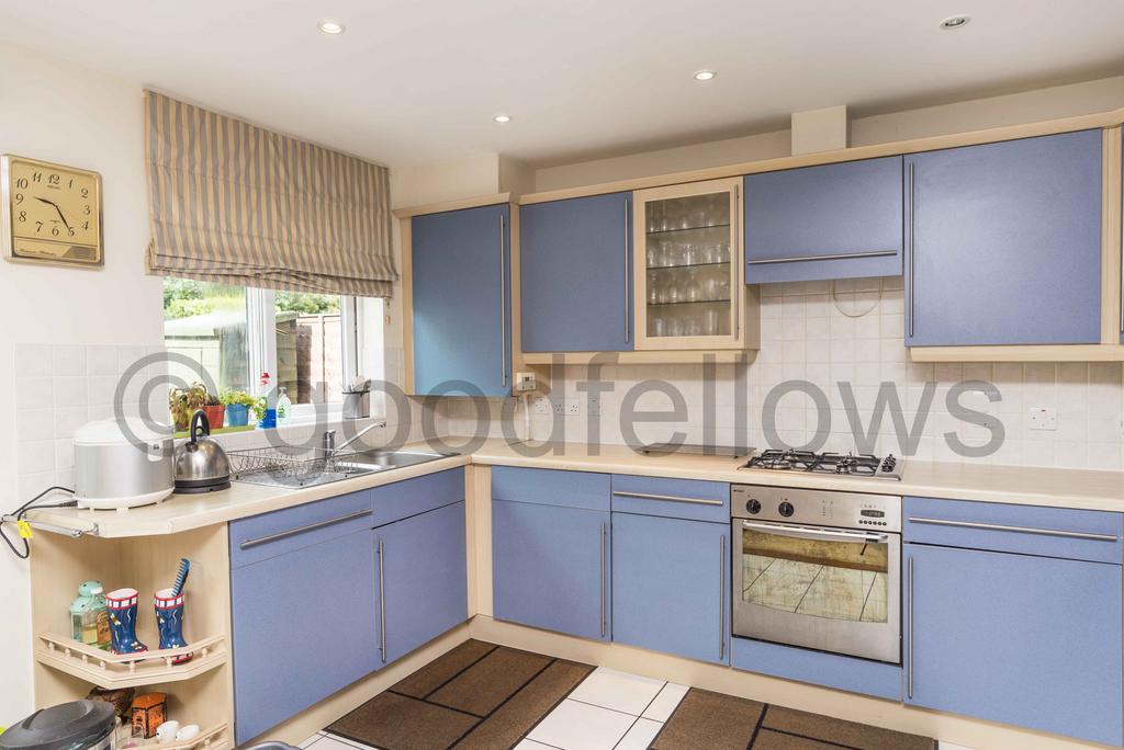 Shearwater Road, Surrey SM1 3 bed house to rent £2,400 pcm (£554 pw)