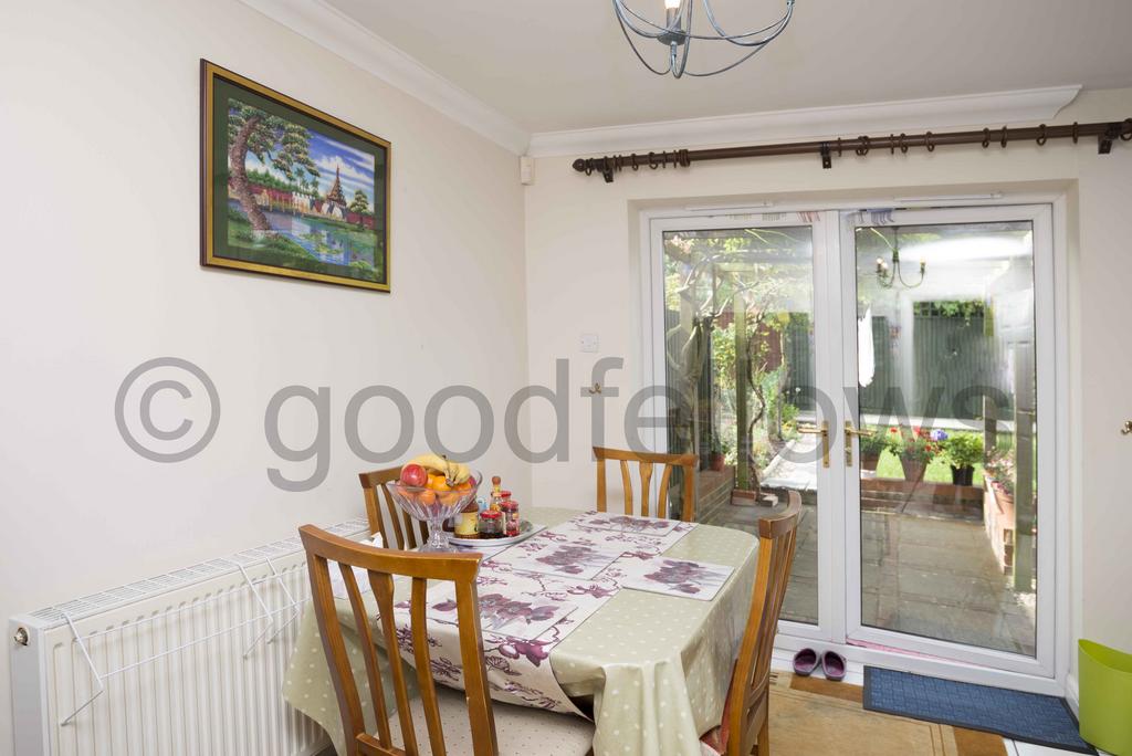 Shearwater Road, Surrey SM1 3 bed house to rent £2,400 pcm (£554 pw)