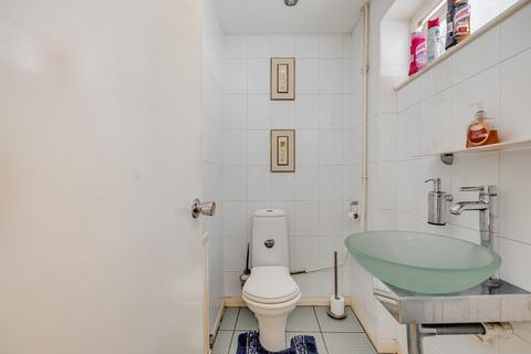 32 Crossways Road, Mitcham, CR4 1DQ
