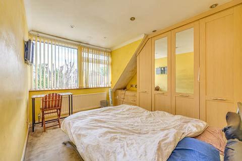 32 Crossways Road, Mitcham, CR4 1DQ