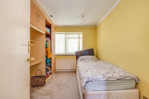 32 Crossways Road, Mitcham, CR4 1DQ