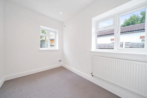 48b Pentlands Close, Mitcham, CR4 1HU