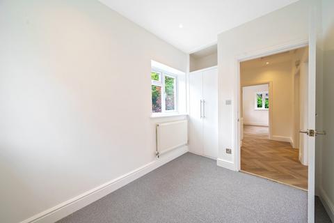 48b Pentlands Close, Mitcham, CR4 1HU