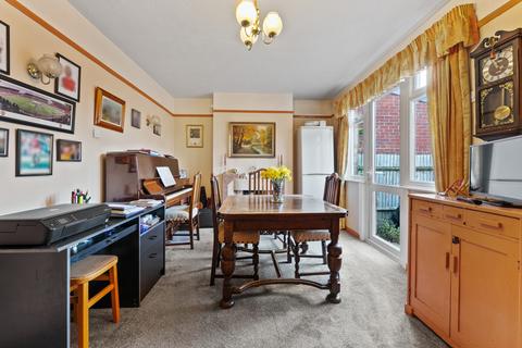 62 Bond Road, Mitcham, CR4 3HF