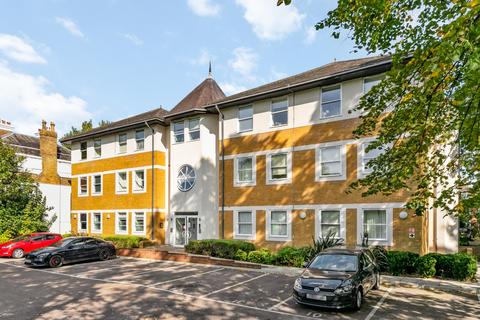 Cricket Green, Mitcham CR4