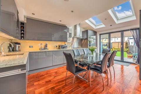8 Stuart Place, Mitcham, CR4 3JF