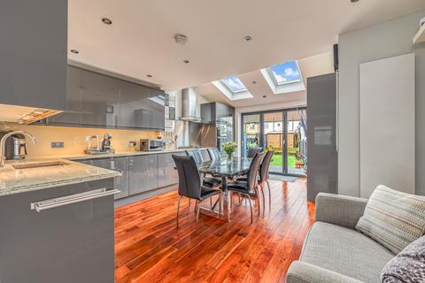 8 Stuart Place, Mitcham, CR4 3JF