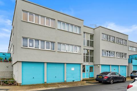 73 Lindsey Close, Mitcham, CR4 1XR