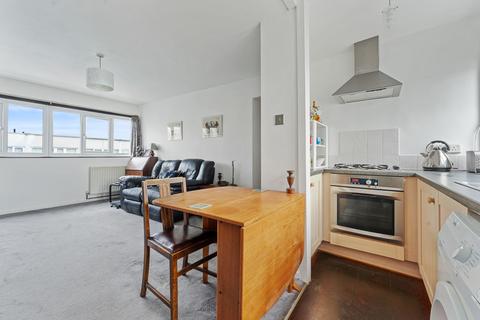 73 Lindsey Close, Mitcham, CR4 1XR