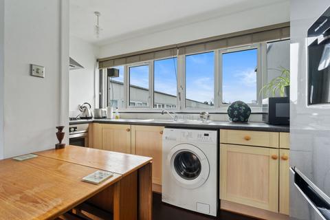 73 Lindsey Close, Mitcham, CR4 1XR