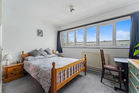 73 Lindsey Close, Mitcham, CR4 1XR