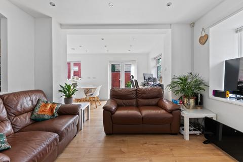 102 Berkshire Way, Mitcham, CR4 1QT