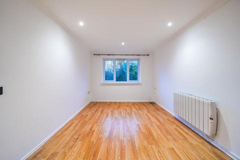 228 Heathfield Drive, Mitcham, CR4 3RH