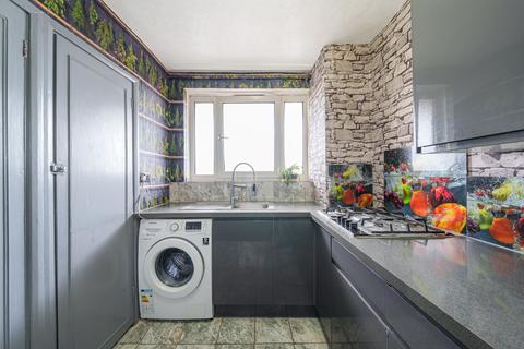 2 bedroom apartment for sale, Armfield Crescent, Mitcham CR4