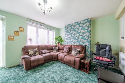 2 bedroom apartment for sale, Armfield Crescent, Mitcham CR4