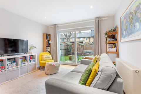 154b Abbotsbury Road, Morden, SM4 5JX