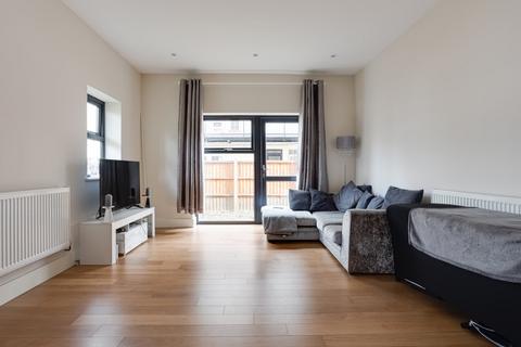 1 bedroom maisonette for sale, Siraj Court, Morden SM4