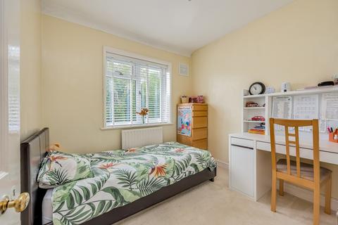 214 Glastonbury Road, Morden, SM4 6PG