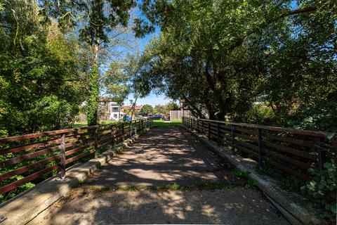 27 Coniston Close, London, SW20 9NJ