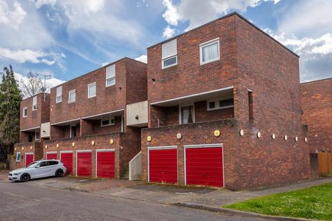 32 Goldcliff Close, Morden, SM4 6PJ
