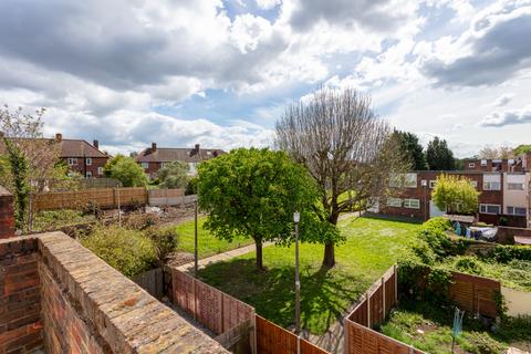 32 Goldcliff Close, Morden, SM4 6PJ