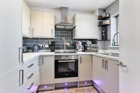 2 bedroom apartment for sale, Hillcross Avenue, Morden SM4