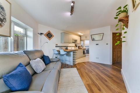 1a Croxden Walk, Morden, SM4 6JY