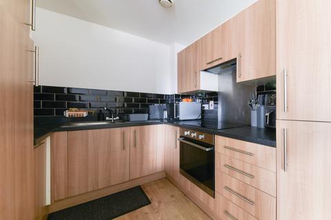 2 bedroom apartment for sale, Schoolgate Drive, Morden SM4