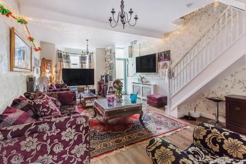 3 bedroom end of terrace house for sale, Granville Road, London SW19