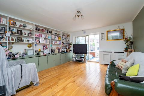 3 bedroom terraced house for sale, Claymore Close, Morden SM4