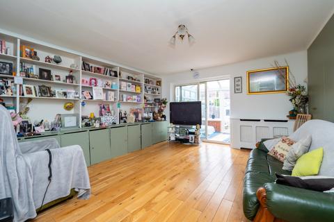 3 Claymore Close, Morden, SM4 5PS